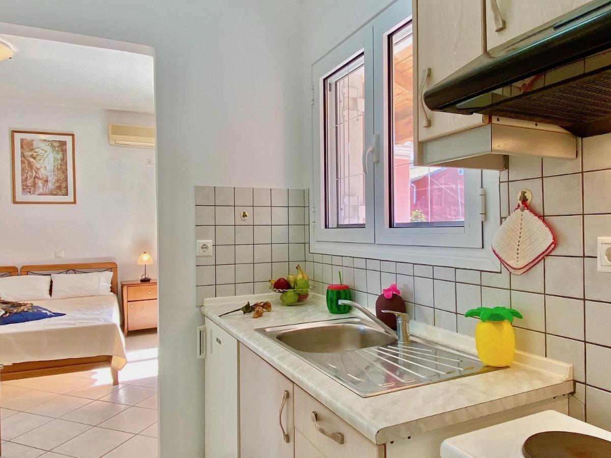 Seafront Villa Ourania Mesongí エクステリア 写真